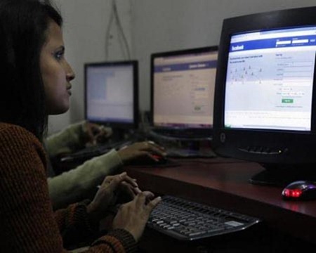 India-censors-Google-Facebook-DSV1VIR-x-large