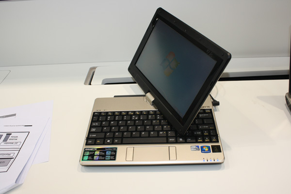 002-1 Gigabyte เปิดตัว Tablet Notebook ใช้ของใหม่ Intel Atom N550 กับเขาบ้างแล้ว