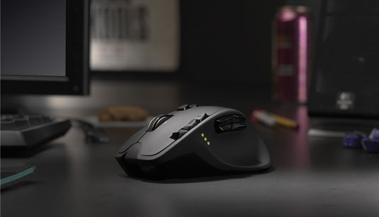 logitech-g700-wireless-gaming-mouse-splash