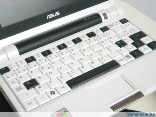 04-01 Asus Eee PC 701 รุ่นดัดแปลงพิเศษ กับคีย์บอร์ดที่ช่วยให้เราสั่งงานได้ดีขึ้น