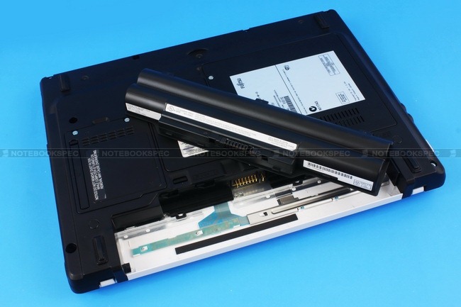 Fujitsu-LifeBook-PH701-09