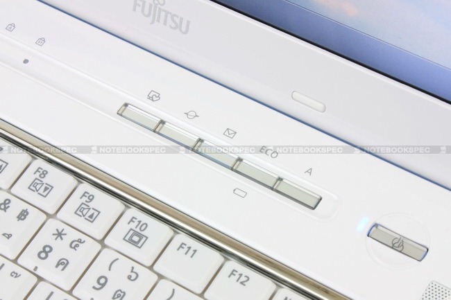 Fujitsu-LifeBook-PH701-19