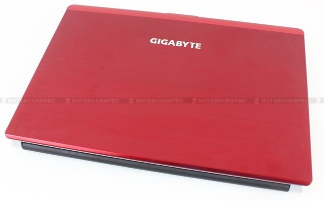 Gigabyte-M1405 001