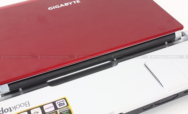 Gigabyte-M1405 086