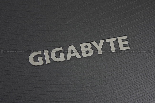 Gigabyte-Q2432A-02