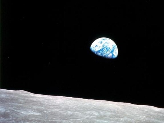 5-6-11-earthrise-apollo-8