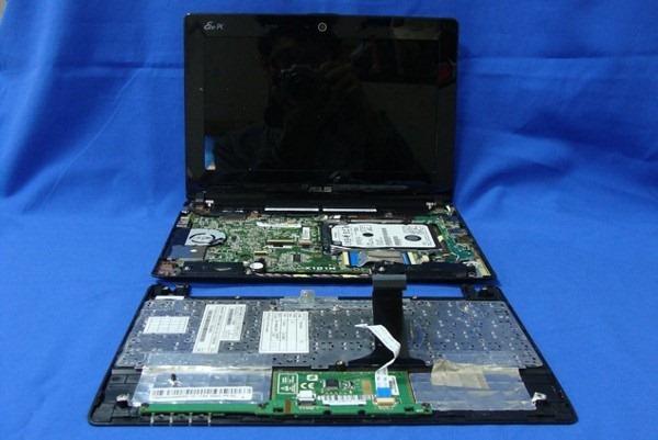 asus-meego-flavored-eee-pc-x101h-goes-under-the-fccs-knife
