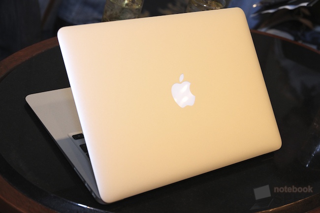 Review Apple MacBook Air Mid 2011 11