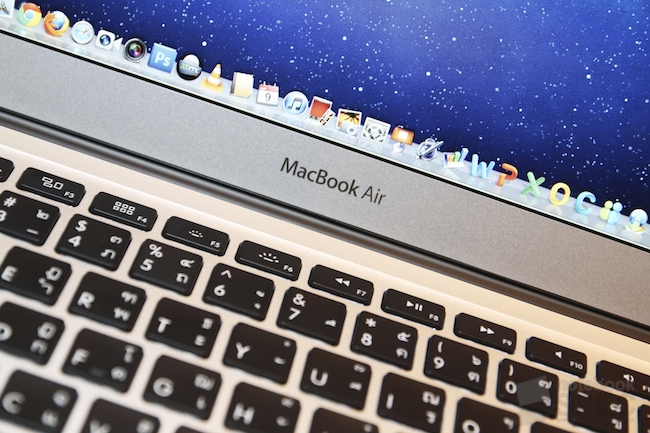 Review Apple MacBook Air Mid 2011 4