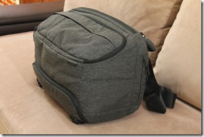 Incase DSLR Pro Sling Pack Review 003