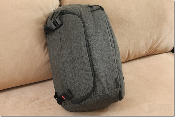 Incase DSLR Pro Sling Pack Review 004