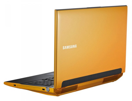 Samsung Series 7 Gaming Laptops Turn Yellow 2