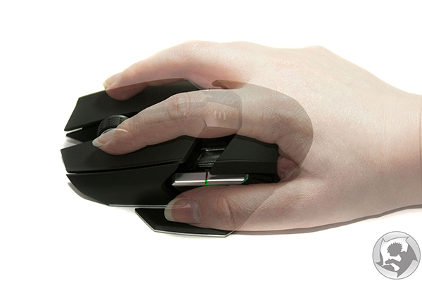 razer ouroboros mouse hand