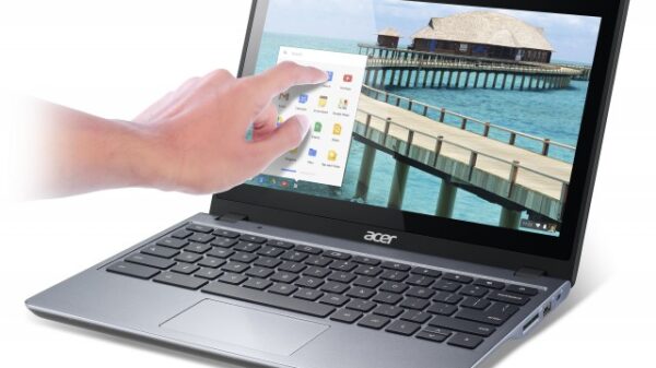 Acer C720P touch hand 640x481