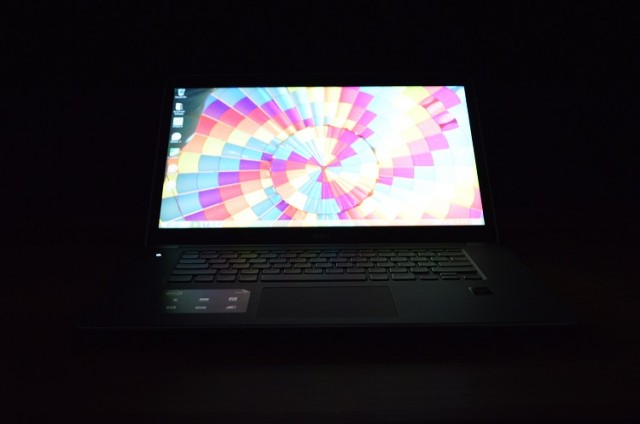 Dell-XPS-15-screen-backwards