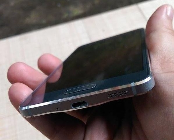 Unofficial pics compare Samsung Galaxy Alpha to iPhone 5s 01 600