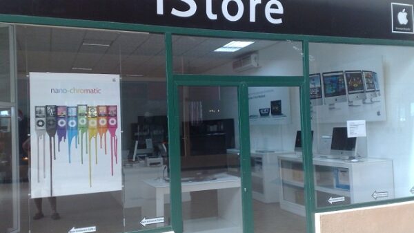 apple istore in dubai 600