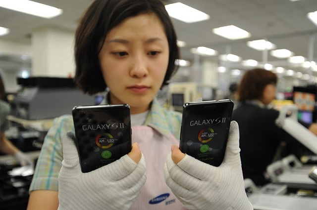 Samsung employee count absolutely dwarfs 02 600