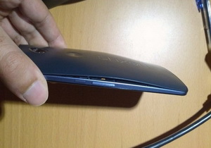Nexus 6 With Back Plate Issue 01 300