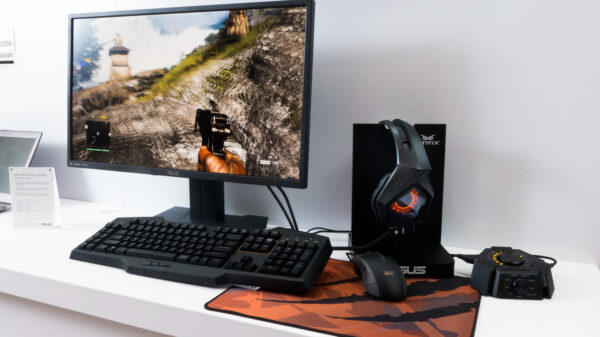 ASUS MG278Q WQHD In Plane Switching technology gaming monitor with Strix gaming set