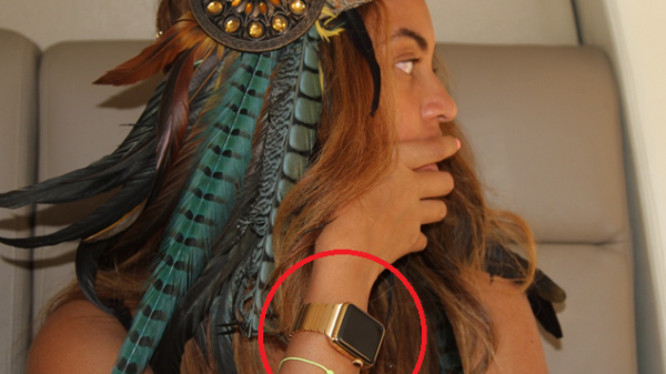 Beyonce wearing her Apple Watch Edition smartwatch with a special gold band