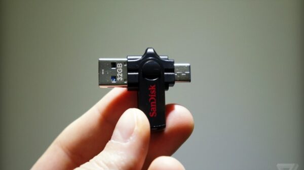 Dual USB Flash Drive from SanDisk 600