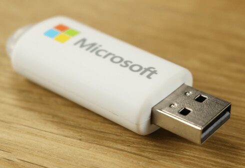 Microsoft Windows 10 to arrive on USB flash drive 600