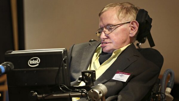 Stephen Hawking talks to 600