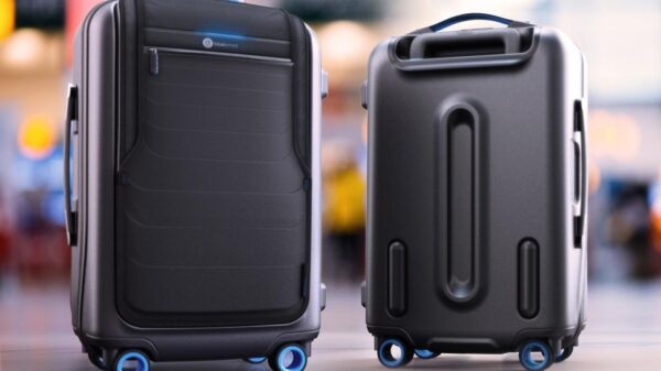 bluesmart connected suitcase in airport 970x647 c