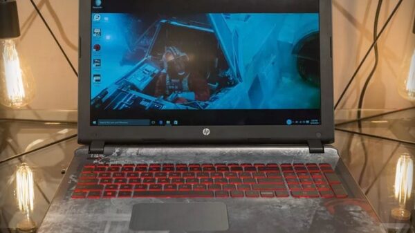 HP Star Wars laptop with R2 D2 sounds 600 01