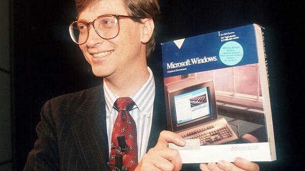 Bill Gates and Microsoft Windows retail box 600