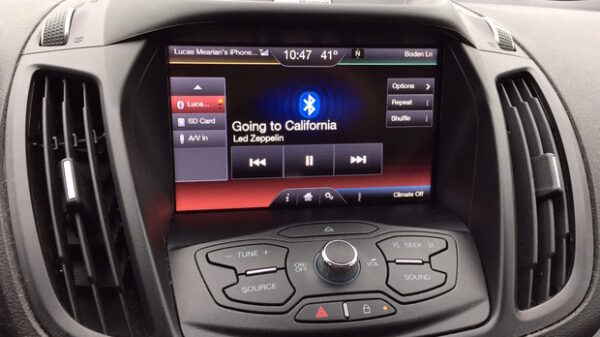 Ford SYNC system to Apple Siri 600