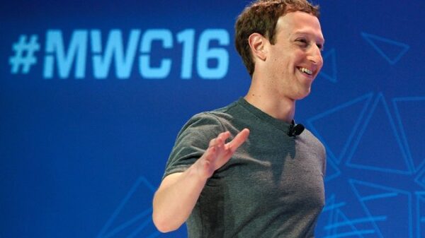 Mark Zuckerberg expressed sympathy for Apple in a speech at the Mobile World Congress 600