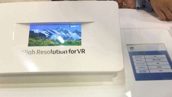 Samsung 4K UHD VR display 600