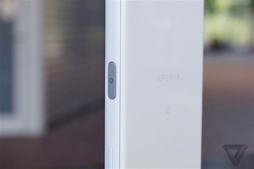 SONY XPERIA X Compact 600 04