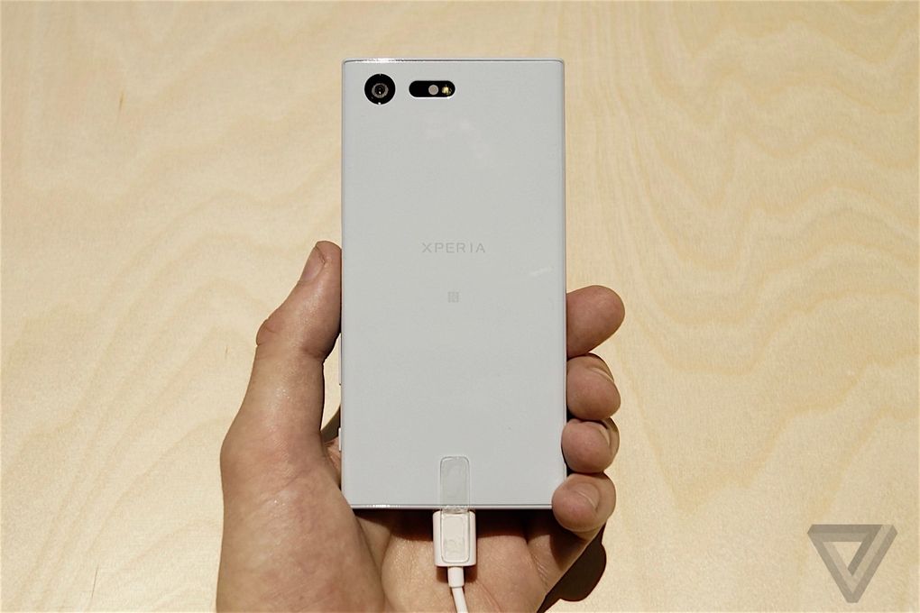 SONY XPERIA X Compact 600 27