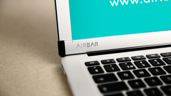 airbar macbook air touchscreen sensor bar 600 01