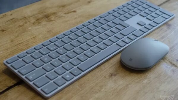 Microsoft Surface Keyboard and Mouse 600 01