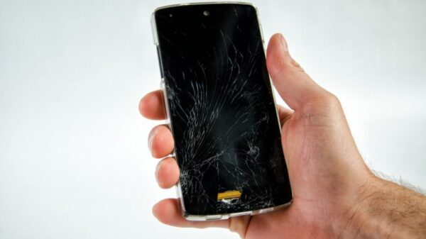 cracked screen 796x527