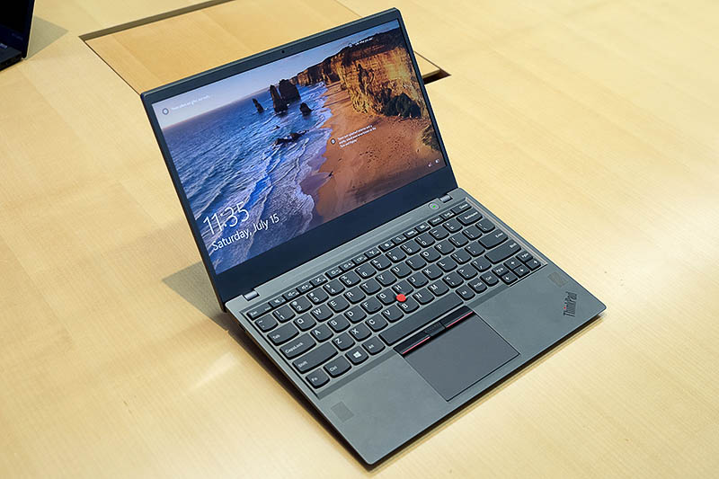 Lenovo ThinkPad X1 Carbon Prototype 06