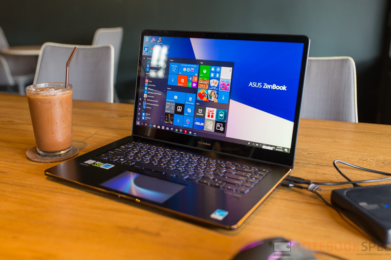 ASUS ZenBook Pro 15 UX580 Review 1