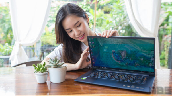 Acer Swift 5 SF515 2019 top 2
