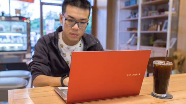 ASUS VivoBook S15 Review NBS68