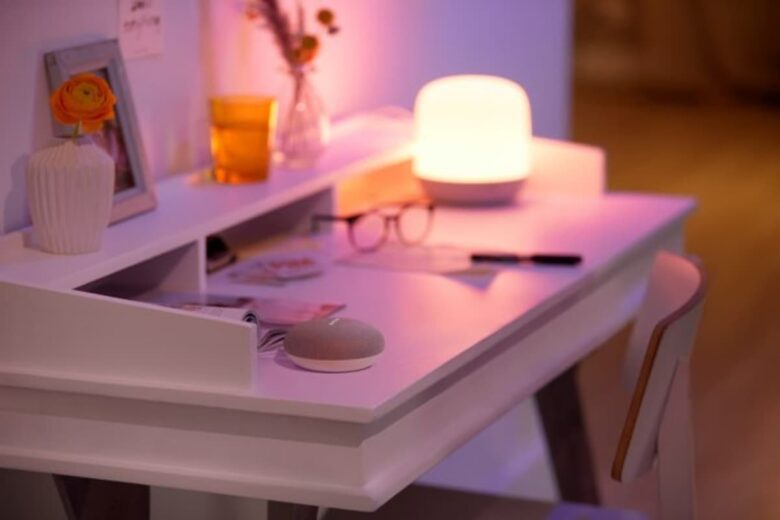 WiZ smart home desk