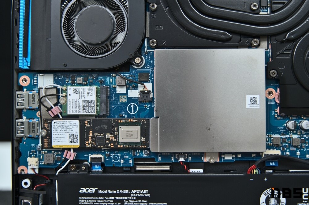 Acer Predator Helios 300 DSC09898