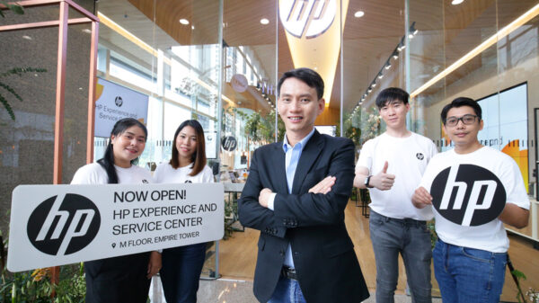 HP Experience and Service Center 01