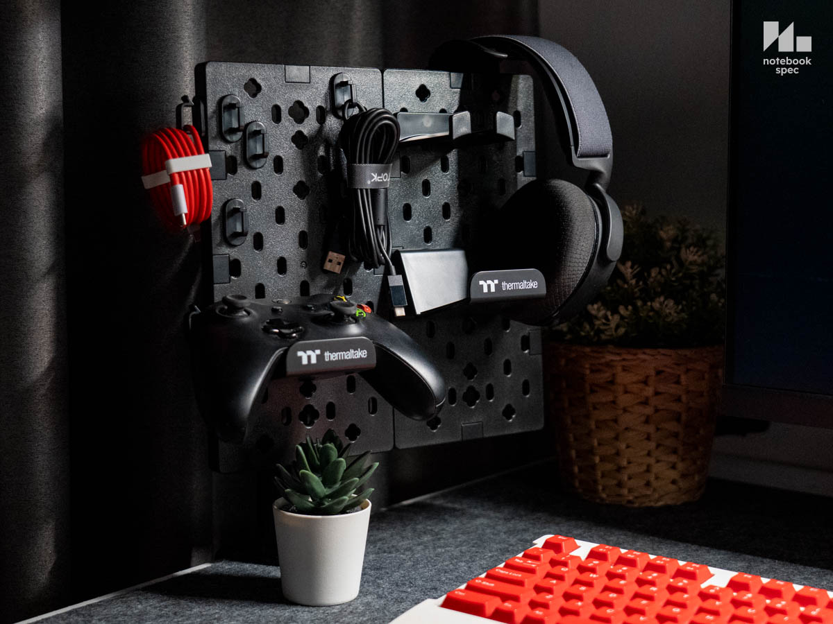 Thermaltake Gaming Desk Pegboard