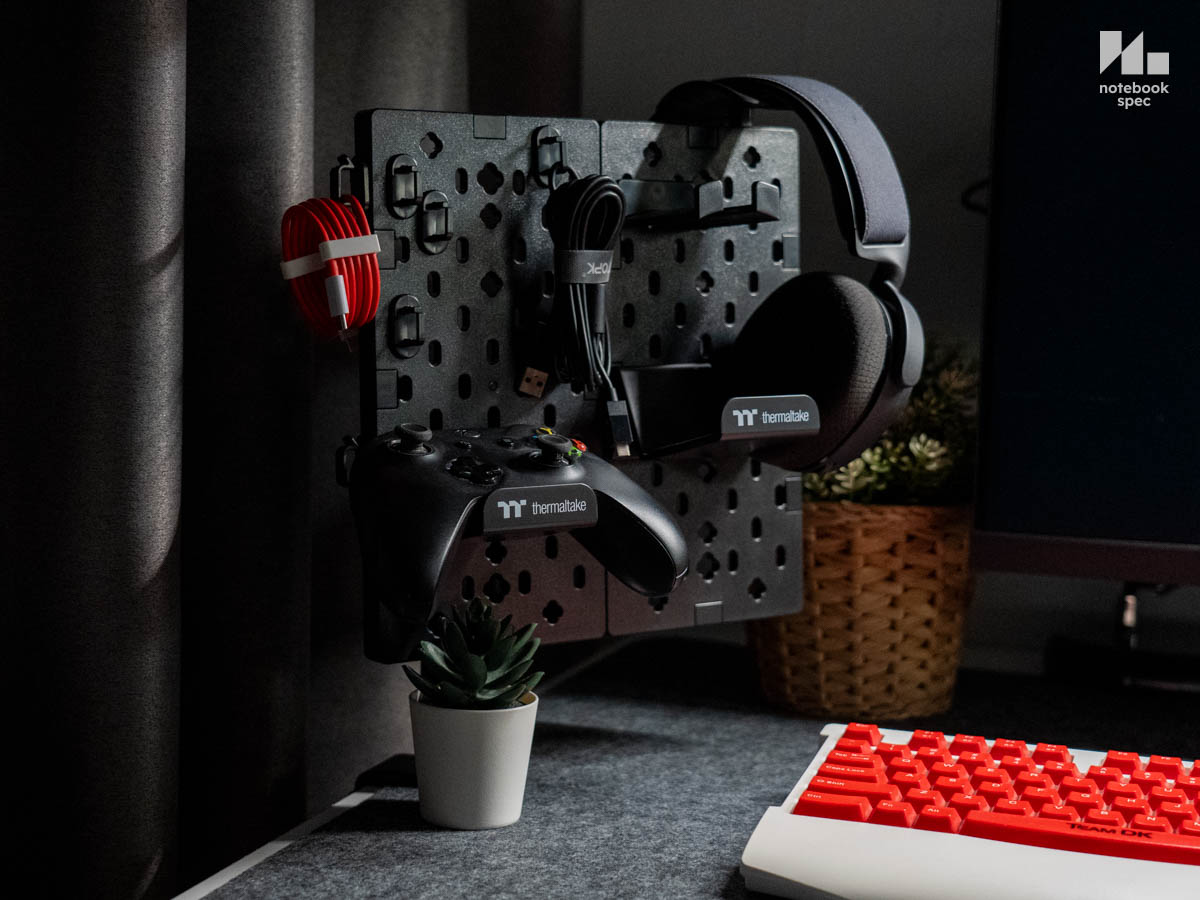 Thermaltake Gaming Desk Pegboard