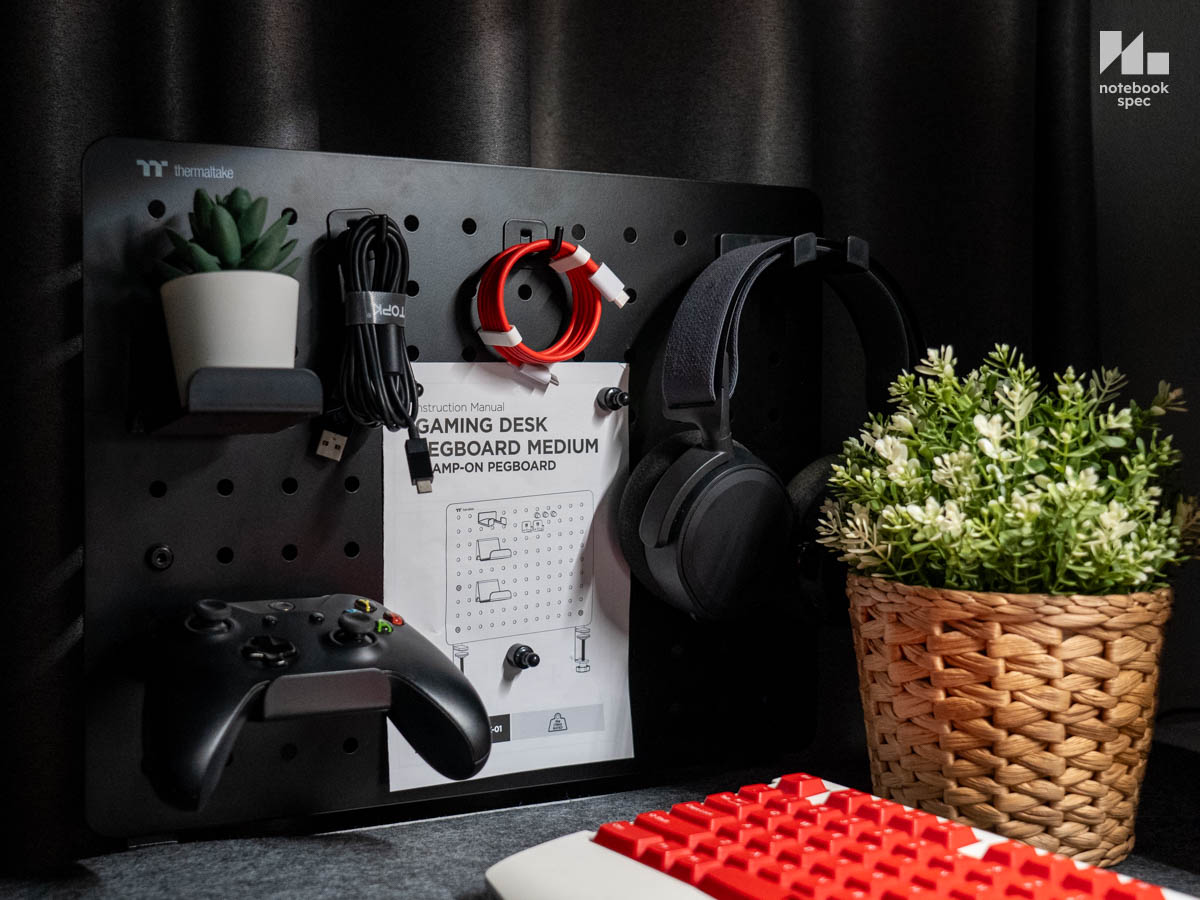 Thermaltake Gaming Desk Pegboard 81