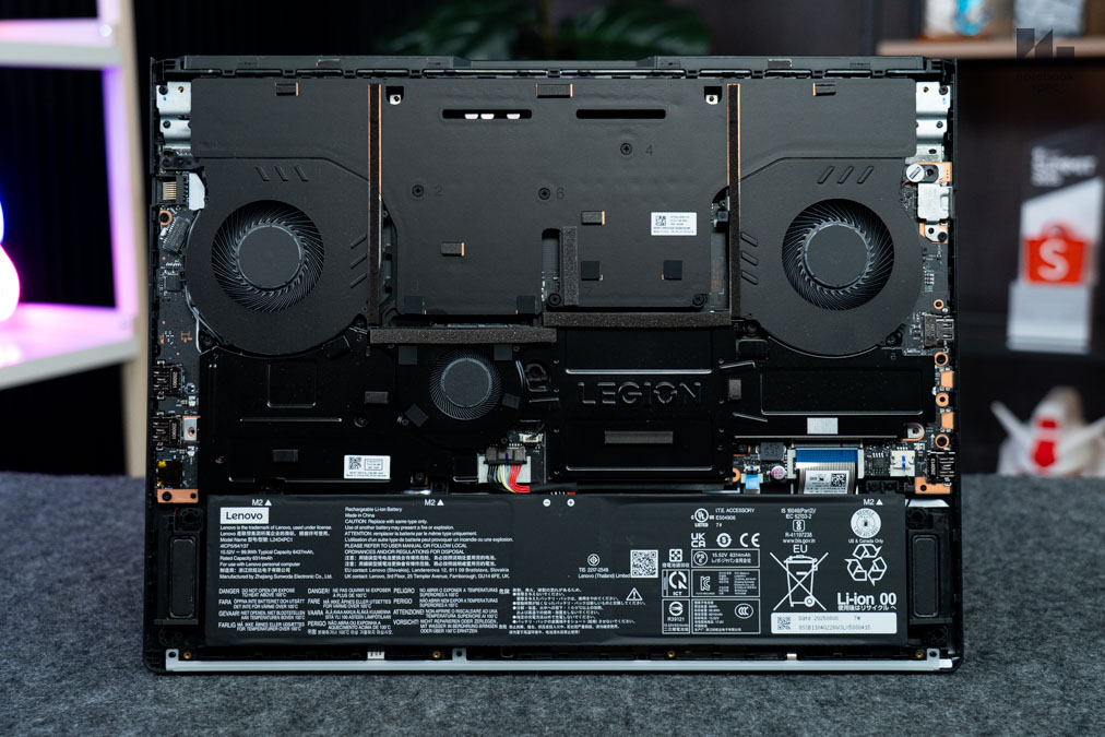 Lenovo Legion Pro 7 16IAX10H